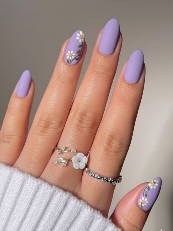  Lilac Daisy Nails